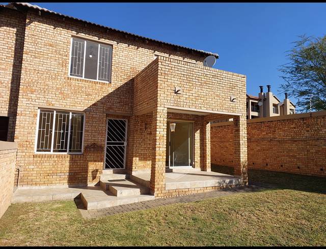 3 BEDROOM SECTIONAL TITLE RENTED IN NORTH RIDING